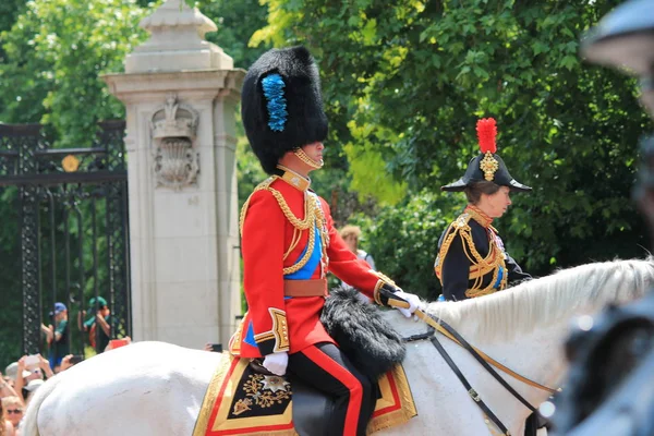 Trooping the colour, london, uk, - 17. juni 2017; prinz william, prinz charles und prinzessin anne bei trooping the colour parade on horse in uniform — Stockfoto