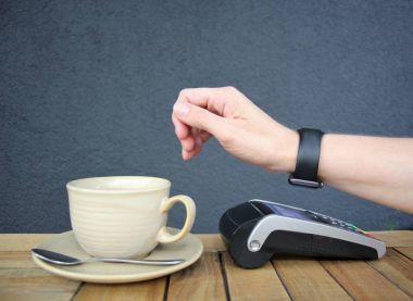 temassız ödeme smartwatch izle pdq nfc arka plan kopya alanı ile 