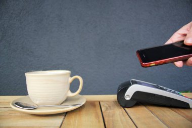 temassız ödeme smartphone telefon pdq nfc arka plan kopya alanı ile 