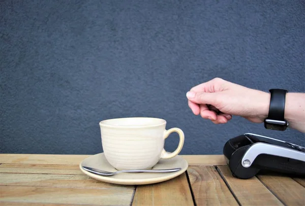 temassız ödeme smartwatch izle pdq nfc arka plan kopya alanı ile 