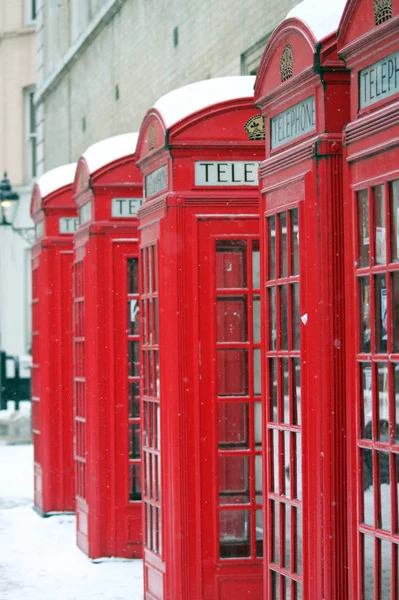 London Wielka Brytania Czerwony Telefon Opakowania Śniegu Bestia Wschodu Burza — Zdjęcie stockowe