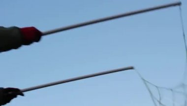 bulutlar stok görüntüleri video klip ile mavi gökyüzünde sabun drift yüzen kabarcıklar