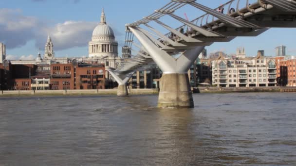 Millenium Köprüsü Paul Katedrali Londra Ngiltere Ngiltere Gerçek Zamanlı Mart — Stok video