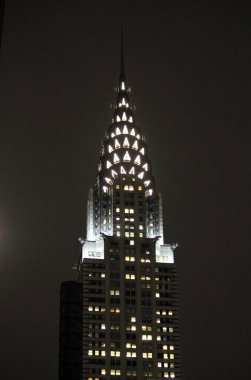 New York, ABD - 20 / 12 / 2019: Chrysler Binası, Manhattan, New York 'un doğu yakasındaki Turtle Bay mahallesinde bulunan bir Art Decostyle gökdelenidir.