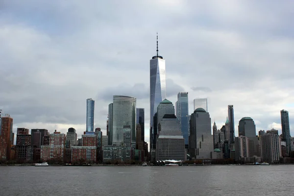 2019年12月21日 美国纽约 曼哈顿市中心的天际线和摩天大楼从Hudson俯瞰 — 图库照片