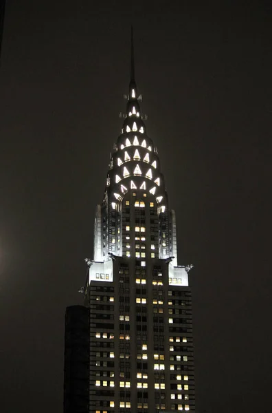 2019 크라이슬러 Chrysler Building 교차로에 맨해튼 이스트 사이드의 이웃에 스타일 — 스톡 사진