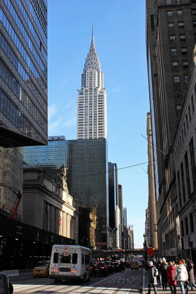 2019 크라이슬러 Chrysler Building 교차로에 맨해튼 이스트 사이드의 이웃에 스타일 — 스톡 사진