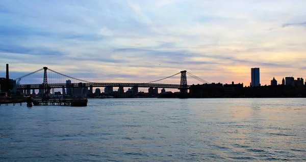 New York Usa 2019 Williamsburg Bridge New York Manhattan Skyscrapers — Stock Photo, Image