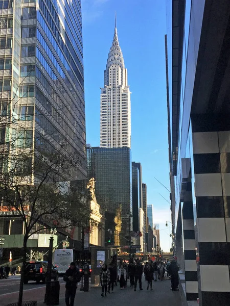 2019 크라이슬러 Chrysler Building 교차로에 맨해튼 이스트 사이드의 이웃의 스타일의 — 스톡 사진