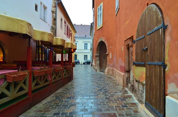 Budapeşte 'nin eski kaldırım taşı sokakları