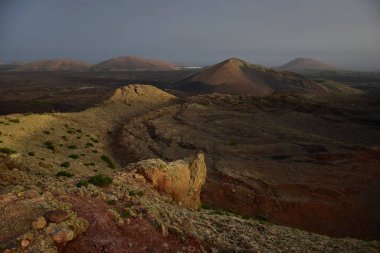 Sabahın erken saatlerinde Lanzarote 'de güzel bir volkanik manzara..