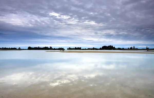 Isla Jackett Bajo Cielo Nublado Océano Refleja Cielo Motueka Tasman —  Fotos de Stock