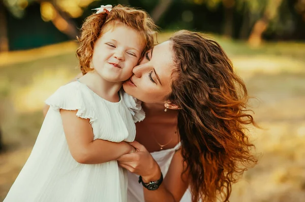 Mother and daughter, babes — Stock Photo, Image