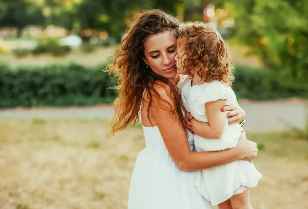 Mother and daughter, babes — Stock Photo, Image