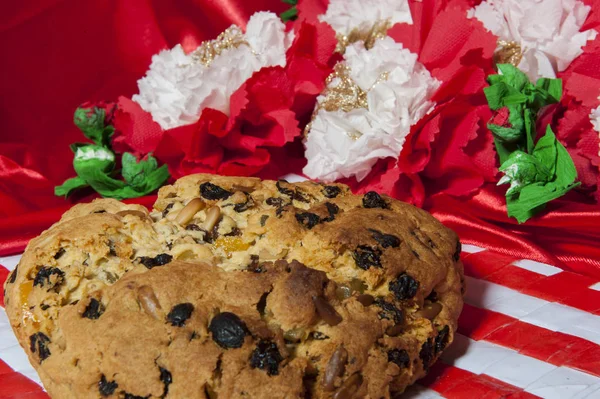 Italienska hemgjorda panettone — Stockfoto