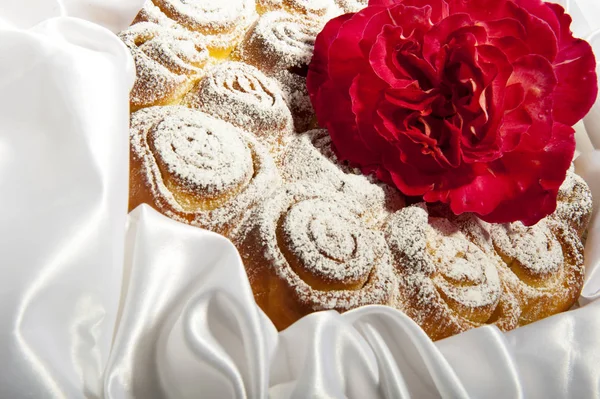 Gâteau aux roses pour la fête des mères — Photo