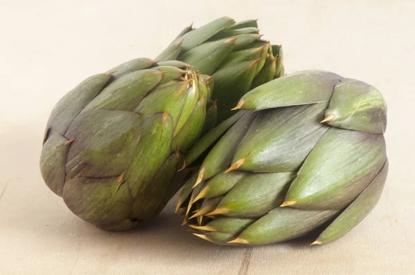 Some fresh artichokes — Stock Photo, Image