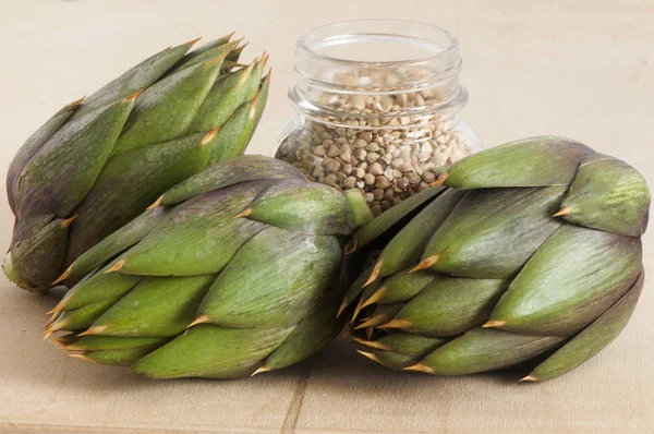 Some fresh artichokes — Stock Photo, Image