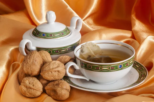 Gember thee en oranje met noten — Stockfoto