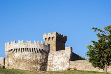  Baratti duvarları