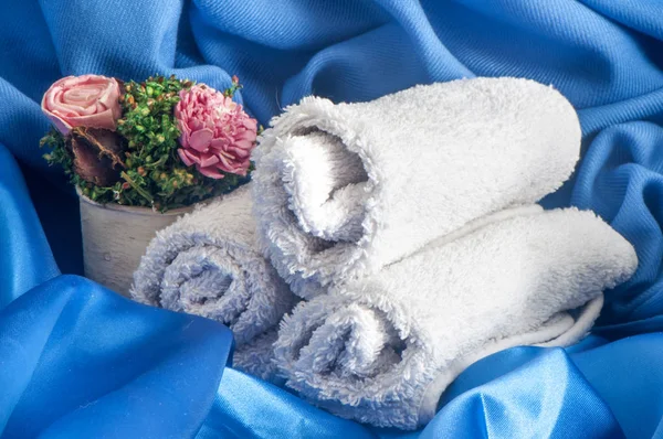 En vita handdukar — Stockfoto