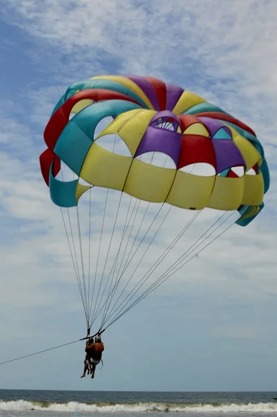 Paragliding na pláži monpiche — Stock fotografie