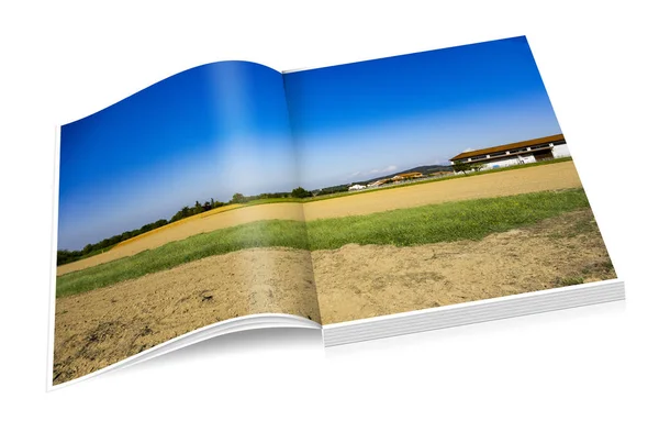 Buch über Felder, Keller und Dorf — Stockfoto