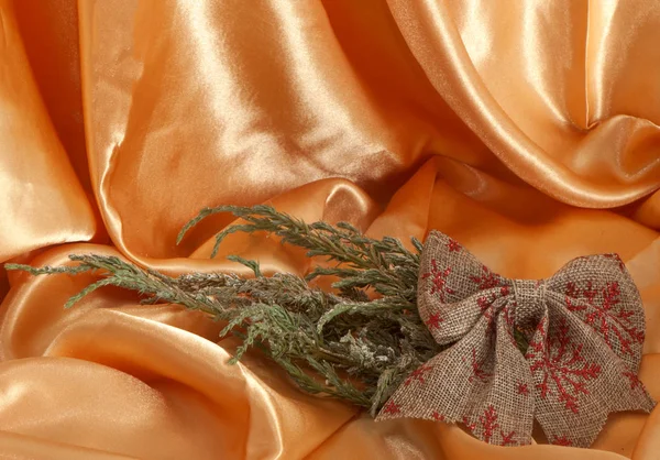 Рождественские украшения на золотой ткани Стоковое Изображение