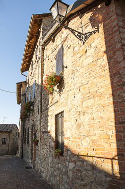 sokak eski taş evleri ile