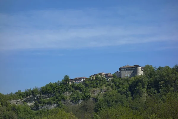 Starobylý středověký hrad — Stock fotografie