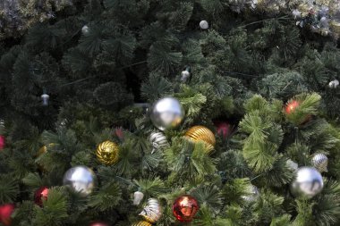 Noel ağacını kapatın.