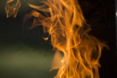 Izgara çekim alevler