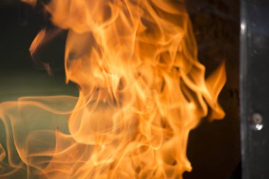 Izgara çekim alevler