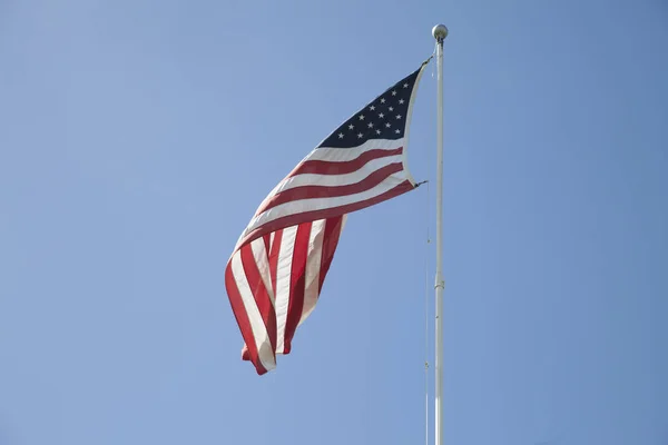Amerikanische Flagge flattert im Wind — Stockfoto