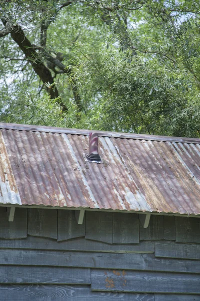 Винтажная оловянная крыша — стоковое фото