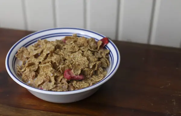 Schale mit Müsli — Stockfoto