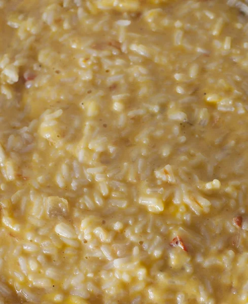 Peynirli pilav yemek