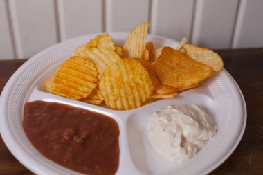 Patates cipsi ve Dips