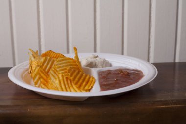 Patates cipsi ve Dips