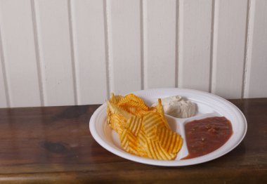 Patates cipsi ve Dips