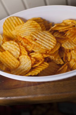 Bir parti için hazır patates cipsi