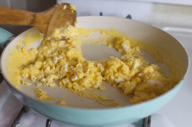 Kızarmış yumurta çabalıyorlar