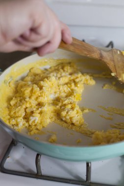 Kızarmış yumurta çabalıyorlar