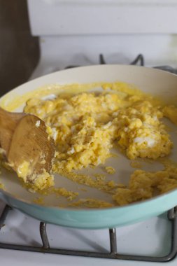 Kızarmış yumurta çabalıyorlar