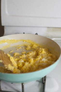 Kızarmış yumurta çabalıyorlar