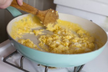 Kızarmış yumurta çabalıyorlar