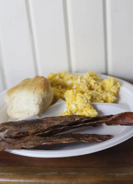 Тарелка для завтрака — стоковое фото