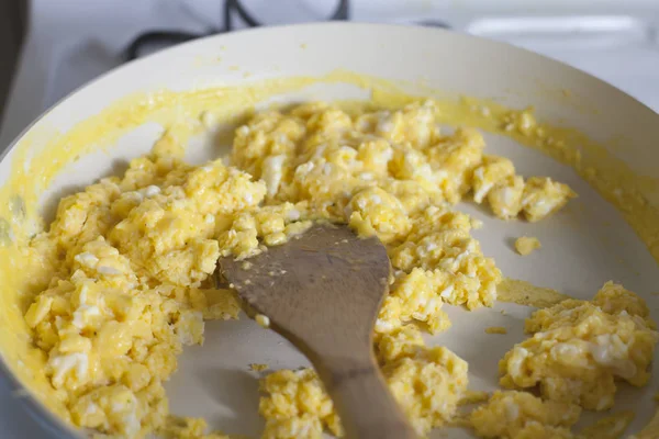 Kızarmış yumurta çabalıyorlar