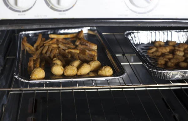 Hush Puppies ve kızarmış patates pişirme