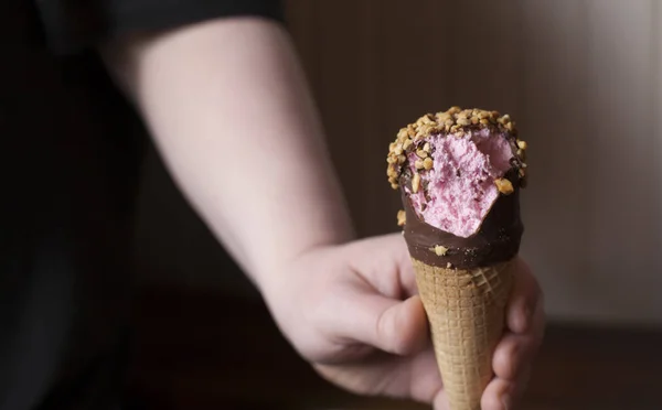 Erdbeer-Eiszapfen — Stockfoto